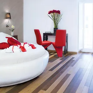 3* לינה וארוחת בוקר Hub Navona