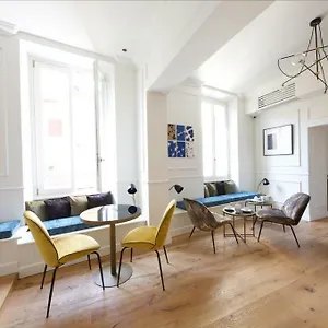 2* לינה וארוחת בוקר Parisii Luxury Relais